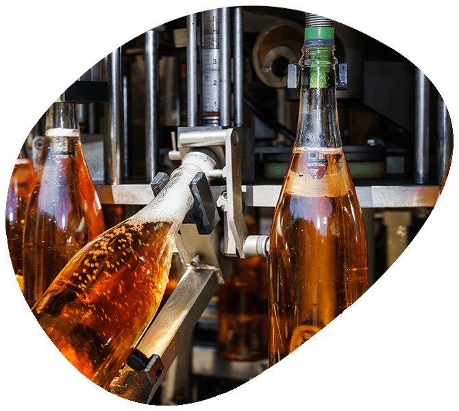 Introduction de la liqueur d'expédition dans la bouteille - Service Station Oenotechnique Champagne